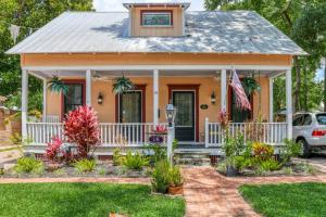 a small house with a flag in the front yard at Mulberry Oasis in St. Augustine +42 photos