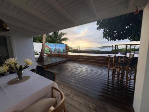 a balcony with a table and a view of the ocean at Le joyau de Pinel in Saint Martin