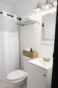 Bilik mandi di OJAS Spacious Studio +8 gambar