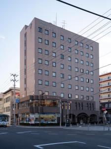 a large building on the corner of a street at 釜石ベイシティホテル in Kamaishi
