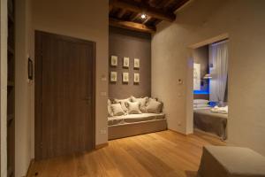 a living room with two beds and a door at Dimora Corteinfiore in Trani