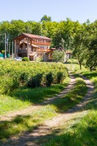 A garden outside Cascinetta32