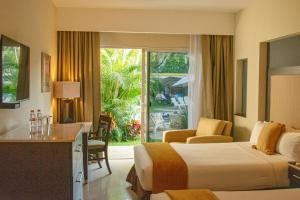 a hotel room with a bed and a table and chairs at Casa Francisco in Cuernavaca +56 photos
