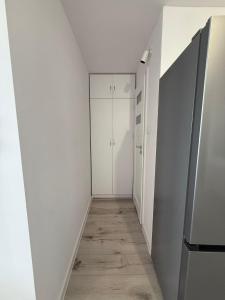 an empty hallway with white walls and a door at Apartament Centrum nr 8 in Radom
