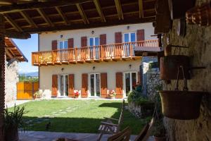 A garden outside Cascinetta32