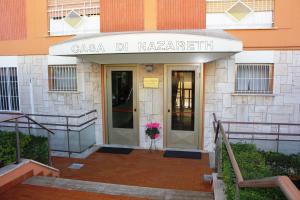 a building with the entrance to the casa del margarita at La Casa di Nazareth in Rome