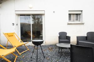 a group of chairs and a table and a grill at Instant Pyrénéen in Lourdes