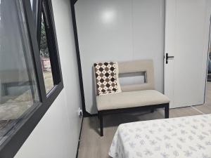 a room with a chair next to a window at Mainumbi 1 in Balneario Solís