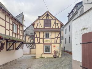 an old building in the middle of a street at Neef in Neef