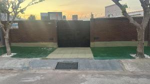 a brick wall with a grate in the middle at Departamento b privado cerca arena Maipú p4 personas cochera in Maipú