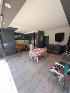 a living room with a table and chairs and a couch at Departamento b privado cerca arena Maipú p4 personas cochera in Maipú