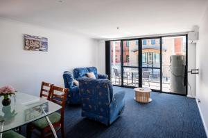 a living room with two chairs and a table and a window at 1 Duke street in Albany