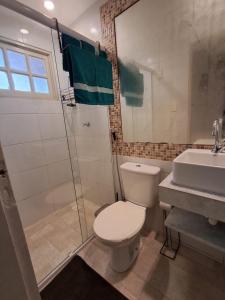 a bathroom with a toilet and a shower and a sink at Pousada Odoyá Beach - Casal in Conde