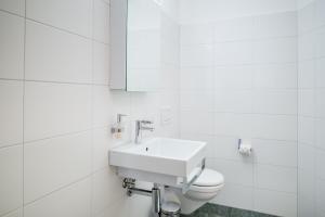 Koupelna v ubytování Casa Fluras + 24 fotografií