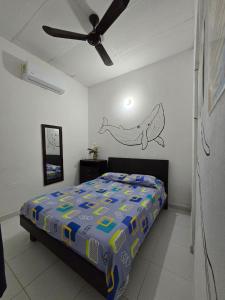 a bedroom with a bed with a fish on the wall at Squid Hostel in Santa Marta