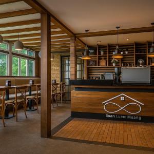 a restaurant with a bar with tables and chairs at บ้านลืมเมืองอยุธยา in Ban Sao Thong