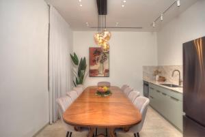 a dining room with a wooden table and chairs at Keter HaSimta - כתר הסמטה in Safed