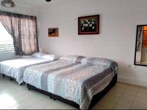 a bedroom with a bed and a window at CASA MARY in Tequesquitengo +59 photos