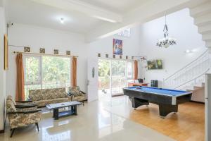 a living room with a pool table in it at Urbanview Golden Barbie near Jawa Timur Park 2 in Tlekung