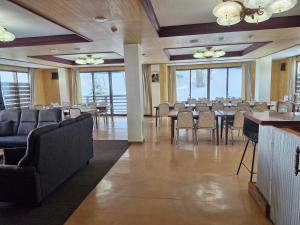 a conference room with chairs and tables and windows at Sanso On Snow in Nagano