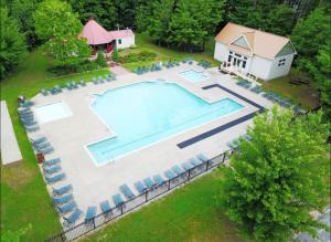 an overhead view of a swimming pool with chairs and a house at Cozy condo at Attitash Mountain Village in Bartlett