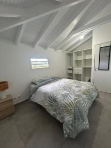 Llit o llits en una habitació de Villa Cosy Lamentin