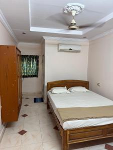 a bedroom with a bed and a ceiling at Surya lodge in Rāzole