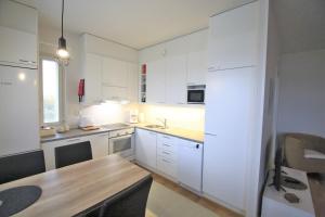 Kjøkken eller kjøkkenkrok på Northern Lights Apartment