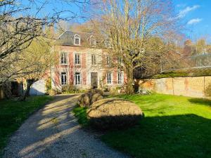 a large brick house with trees in front of it at charming guest house in Bolbec