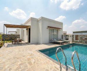 a villa with a swimming pool and a house at Vanthra Vilas, Jawai - Luxury Villas with Private Pools in Bijāpur