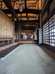 a room with a statue in the center of a building at Yamanoto in Toyooka