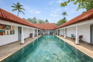 an image of a swimming pool in a villa at Indigaslanda Walawwa in Bopitiya