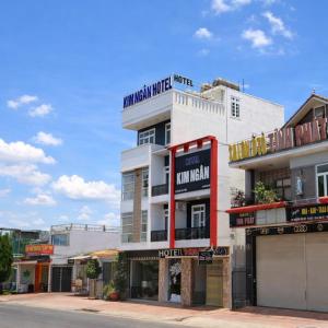 a tall white building with a sign on it at Kim Ngân Hotel Buôn Ma Thuột in Buon Ma Thuot +42 photos