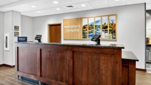 a bar in a waiting room at a morongo hotel at Hampton Inn & Suites Chippewa Falls in Chippewa Falls +38 photos