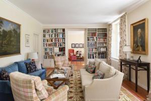 a living room with couches and bookshelves at Pächterhaus - Ostholstein in Manhagen