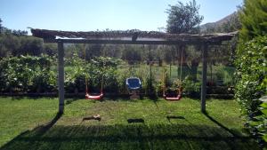 Κήπος έξω από το Sezar's - Niko & Mimoza Qesari +37 φωτογραφίες