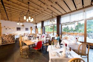 Restaurace v ubytování Hotel Chesa Surlej