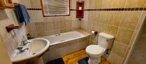 a bathroom with a tub and a toilet and a sink at Mountain View in Klein-Brakrivier +12 photos