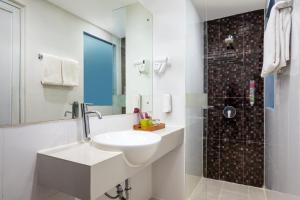 Gallery image of favehotel Kelapa Gading in Jakarta