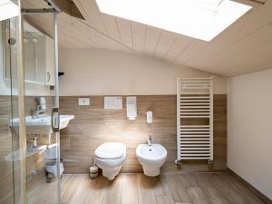 a bathroom with a toilet and a sink at La Piazzetta in Goito +33 photos