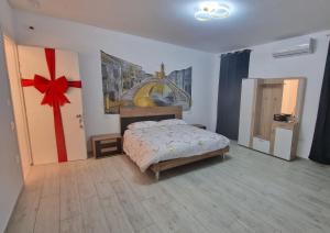 a bedroom with a bed and a painting on the wall at Salicornia Rooms in Comacchio +17 photos