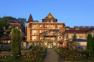 a large building with a garden in front of it at VitaPark Sonyachnyy Provans in Satanov