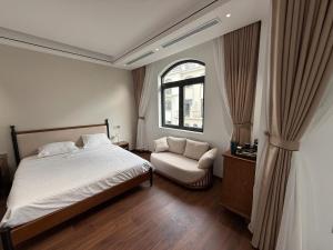 a bedroom with a bed and a chair and a window at MoonLight Homestay in Hòa Bình +14 photos