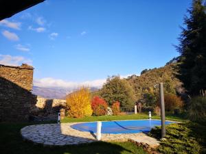 a pool in the middle of a yard at La Bellevue in Valleraugue