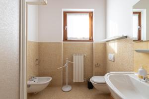 a bathroom with a toilet and a sink at Hostdomus - Villa Bea free garage and pool in Magliolo +23 photos