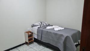 a small bed with two towels on top of it at Quartus Hotel in Água Boa
