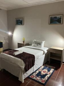 a bedroom with a large bed and two night stands at Punyu International Hotel 