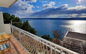 a balcony with a view of the water at 205 Mata, 80m vom Strand in Stanići