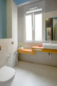 Bilik mandi di Gran Marina Suites