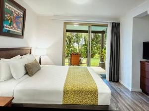 a hotel room with a bed and a sliding glass door at Fiji superbe views in Ndenarau Island